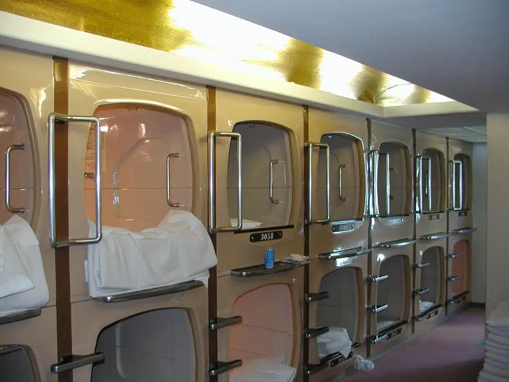 sewa mobil mudah jakarta hotel kapsul murah