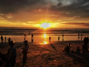 sewa mobil mudah bali - kegiatan turis di Bali