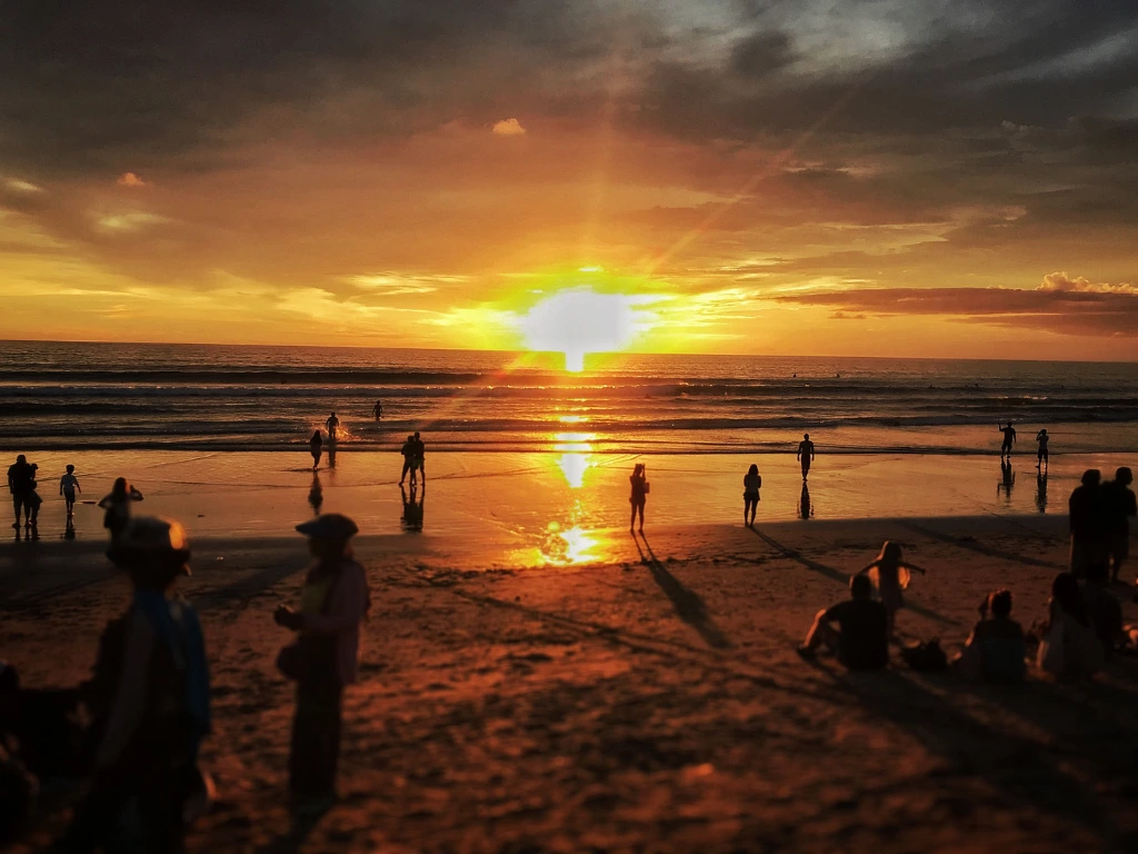 sewa mobil mudah bali - kegiatan turis di Bali