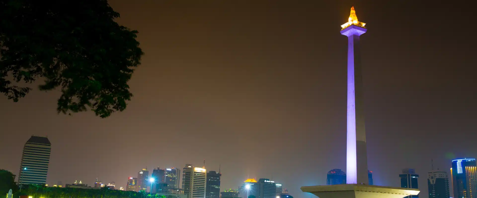 Monas di malam hari
